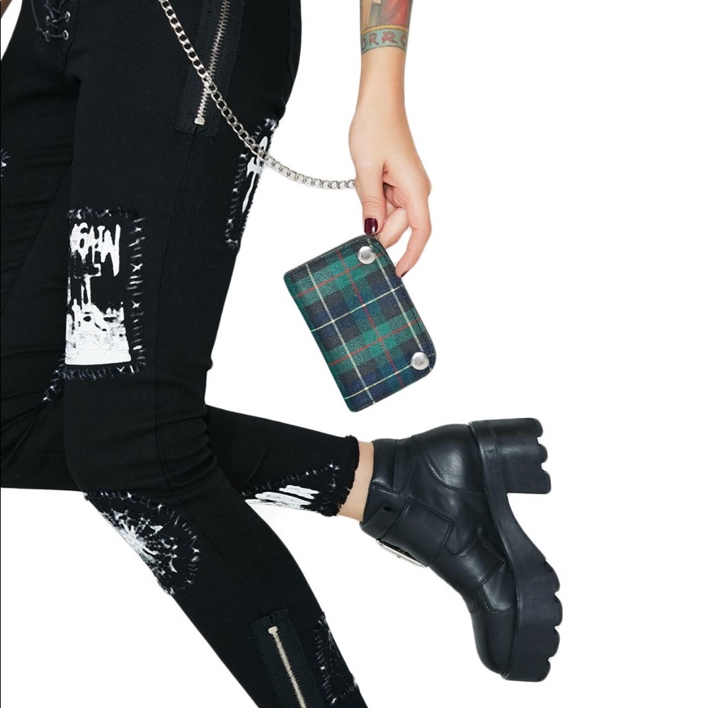 DOLLSKILL Chain Wallet
